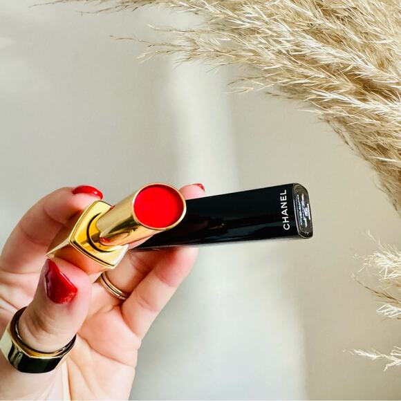 NEW CHANEL Rouge Allure L’extrait Lipstick Luxury Red Moisturizing Lip Color - Picture 2 of 16